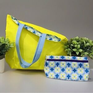 Clinique Tote Bag With Matching Cosmetic Case 🍃🆕🍃